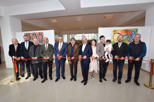 Kazakistanlı sanatçı Orazbek Yessenbayev’in Kıbrıs Modern Sanat Müzesi için hazırladığı ‘Görünüm’ isimli kişisel resim sergisi Ekonomi ve Enerji Bakanı Hasan Taçoy tarafından açıldı. Sanatçı 