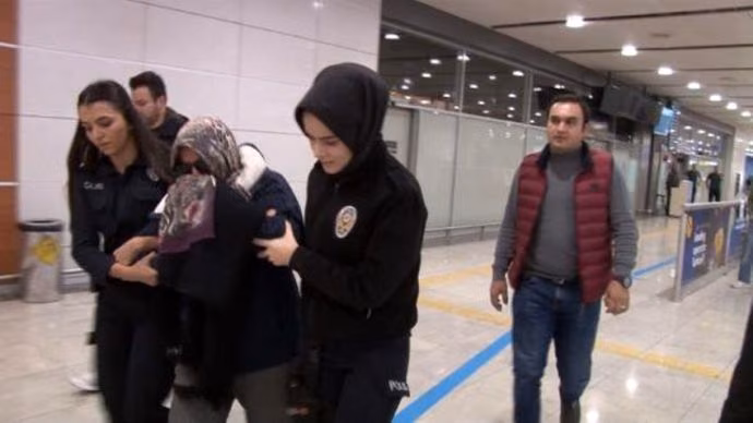İstanbul-Ercan Uçağında Taşkınlık Yapan Kadın Yolcu Gözaltına Alındı