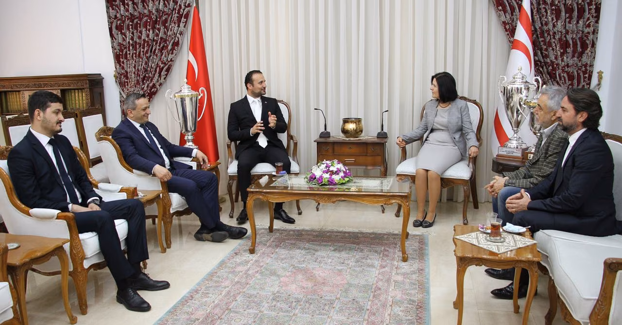 Avrupa ve Türkiye Şampiyonu YDÜ Meclis'te