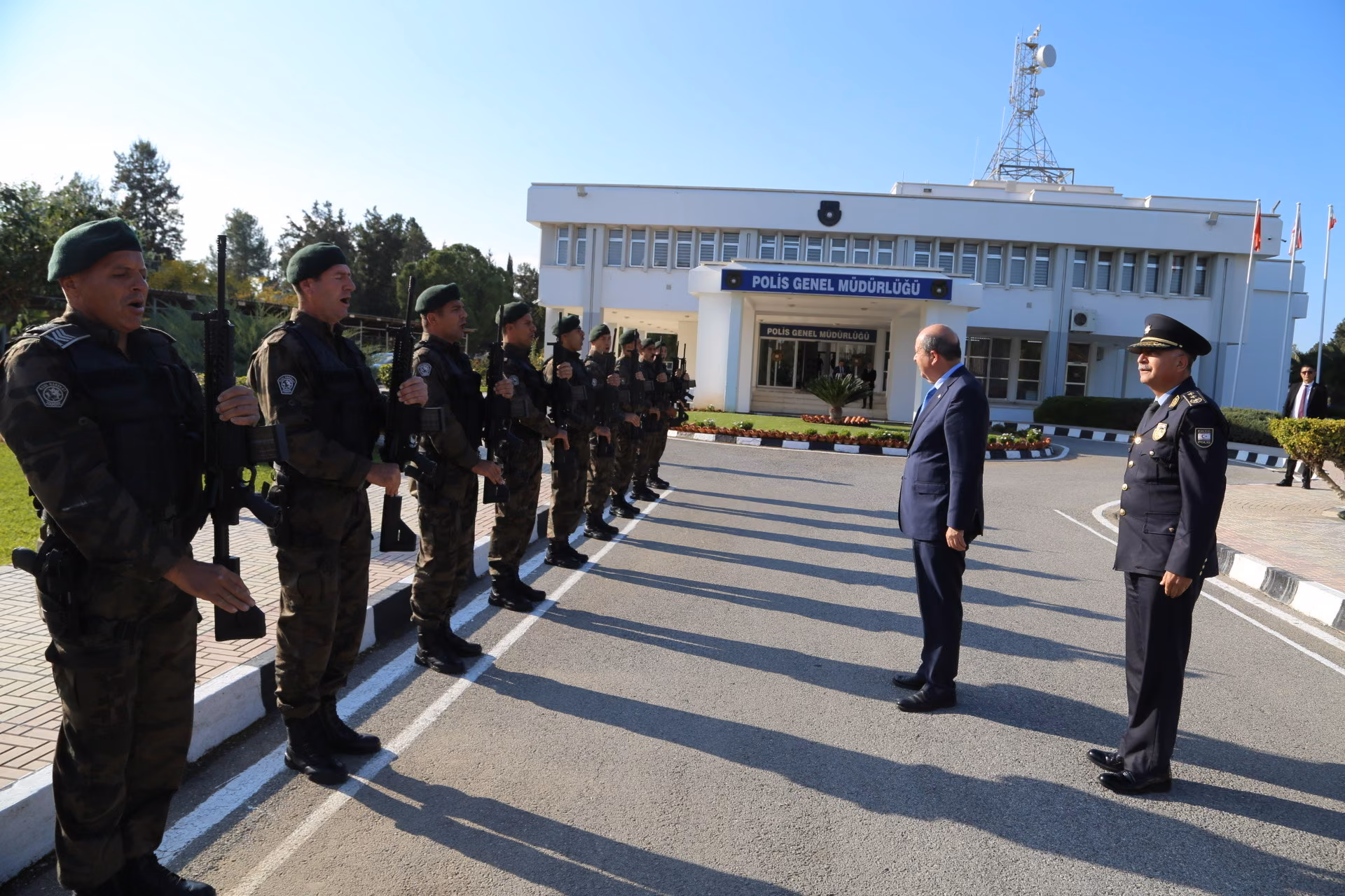 Başbakan Ersin Tatar, Polis Genel Müdürlüğü’nü Ziyaret Etti