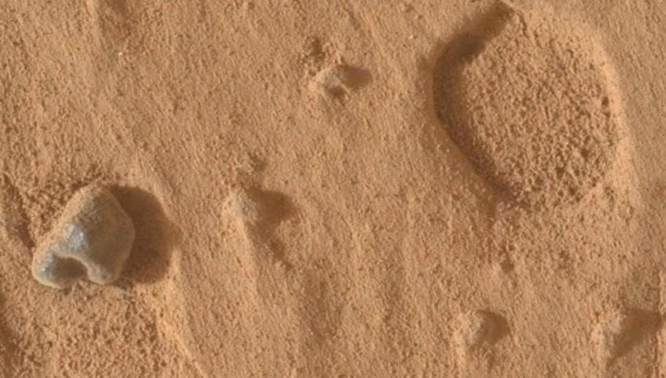 NASA Mars’ta Gizemli Delikler Buldu