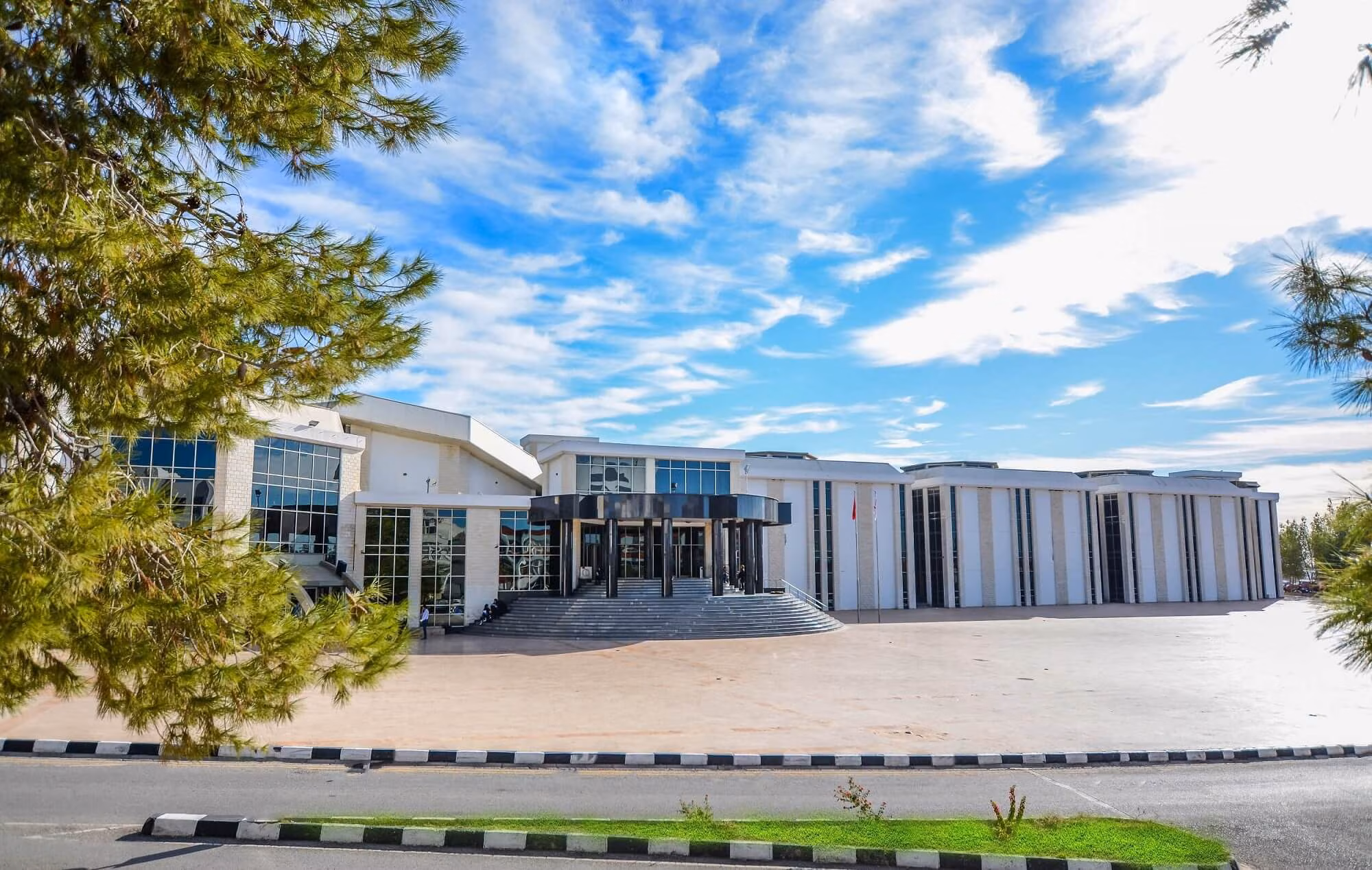 Yakın Doğu Üniversitesi, Times Higher Education (THE) Tarafından Hazırlanan “2021 Dünya Üniversiteleri Etki Sıralaması”Nda “Eğitim Kalitesi” Kategorisinde Dünya Genelinde 30’uncu Sırada!