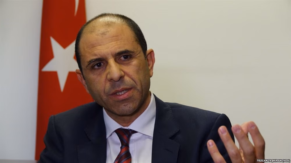 Özersay, ‘Amerika’nın Sesi’ne Konuştu: “Kıbrıs’ta Yeni Bir Sorgulama Sürecine İhtiyaç Var’