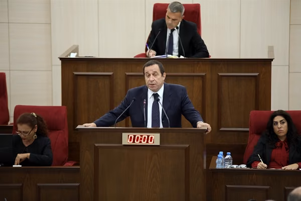 Meclis'te Anayasa Değişikliği Konuşuldu