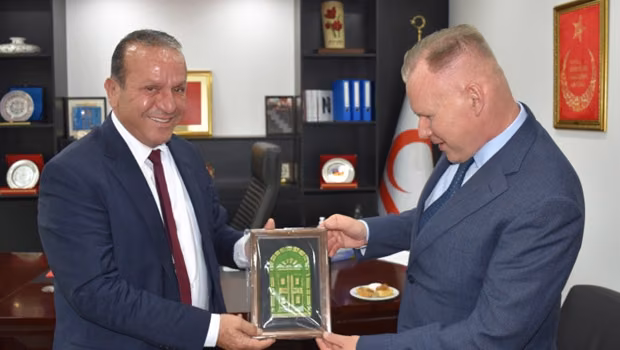 Slovakya Büyükelçisi Bezak, DP'yi ziyaret etti