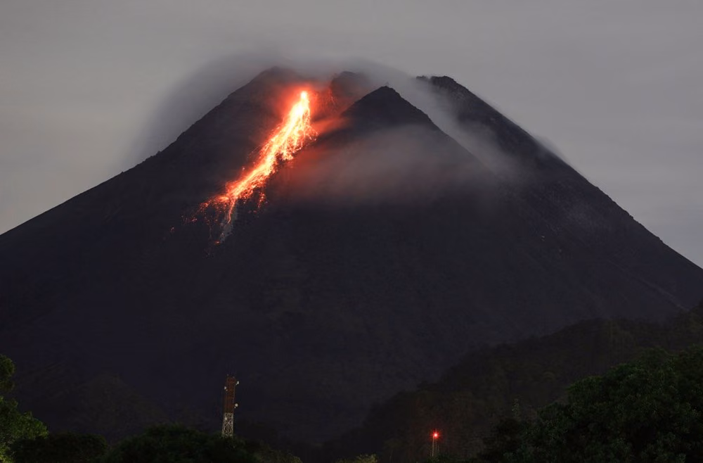 Merapi Yanardağı'ndan Son 6 Saatte 36 Kez Lav Püskürttü