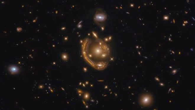 Hubble Uzay Teleskobu, Devasa Einstein Halkasını Görüntüledi