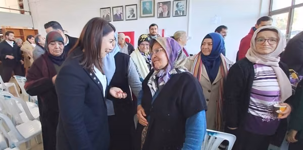 İçişleri Bakanı Baybars, Gazimağusa Maraş Bölgesinde Vatandaşlarla Sohbet Etti