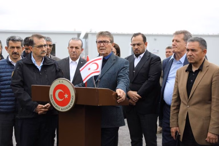 Başbakan Üstel İskenderun’da "Şampiyon Melekler Köyüne" Gönderilen Konteyner Bölgesini Yerinde İnceleyecek