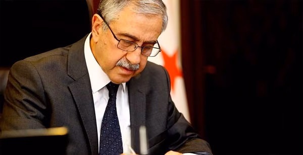 Akıncı,Yunan Milletvekilinin AP’de Türk Bayrağını Yırtmasını Kınadı