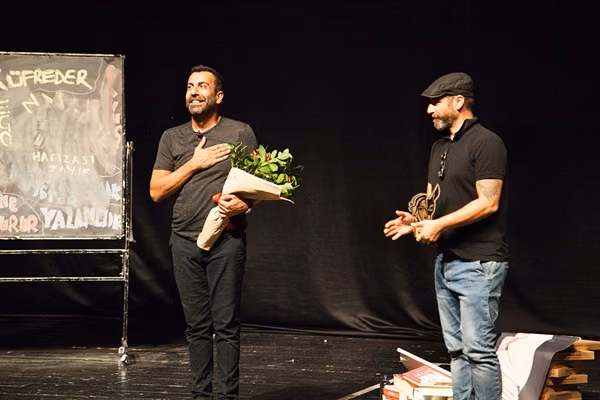 17. Kıbrıs Tiyatro Festivali’nde “Oksimoron” Oyunu Sahnelendi