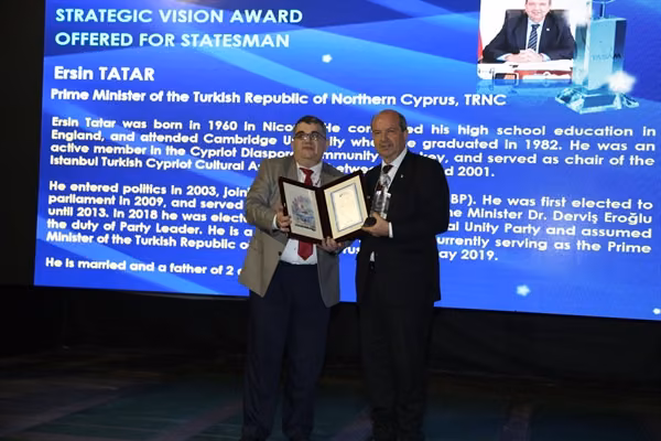 Tatar’a Stratejik Vizyon Sahibi Devlet Adamı Ödülü Takdim Edildi