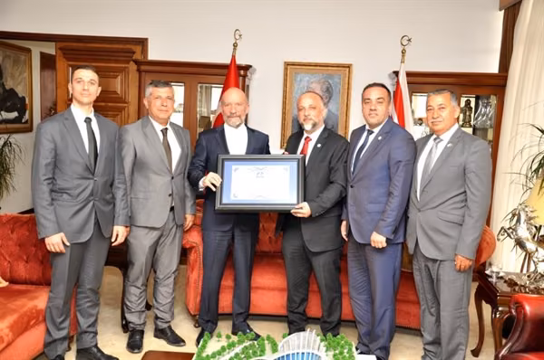 İŞAD Heyeti Suat Günsel’i Ziyaret Etti