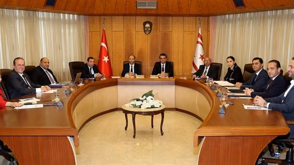 KKTC’nin İlk Dörtlü Koalisyon Hükümetinin Ömrü 460 Gün Sürdü