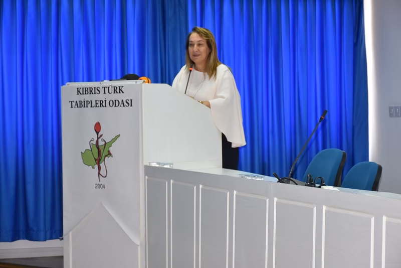 Kıbrıs Türk Tabipleri Odası “Komplikasyon Mu? Malpraktis Mi?” Konulu Konferans Düzenledi