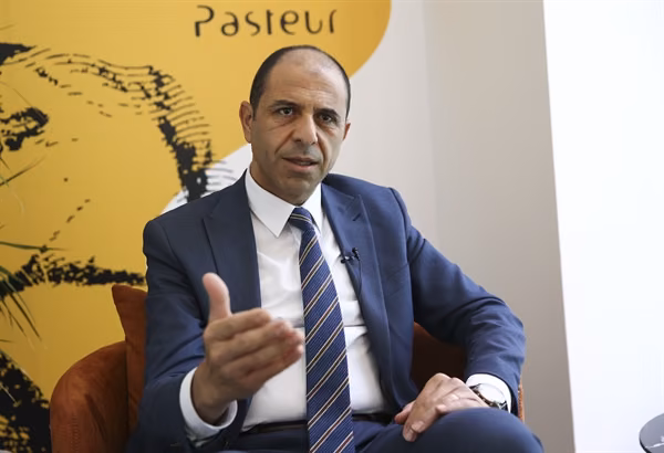 Özersay: "Kıbrıs'ta Doğal Gaz Konusunda Göstermelik Önerilere Sıcak Bakılmamalı"