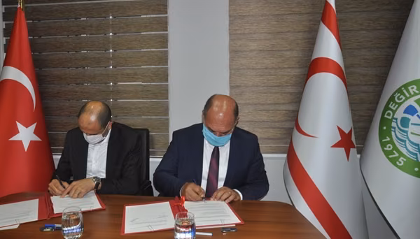 Başbakan Yardımcısı Ve Dışişleri Bakanı Özersay İle Değirmenlik Belediye Başkanı Karavezirler Arasında Protokol İmzalandı