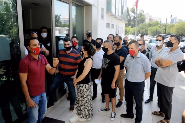 KTOEÖS, Kamu Hizmeti Komisyonu Önünde “Şok Eylem” Düzenledi