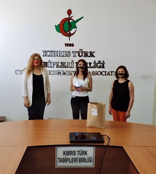 İşitme Engellilerin İletişimi İçin Şeffaf Maske