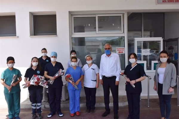 Girne Belediye Başkanı Nidai Güngördü Dünya Hemşireler Gününü Kutladı