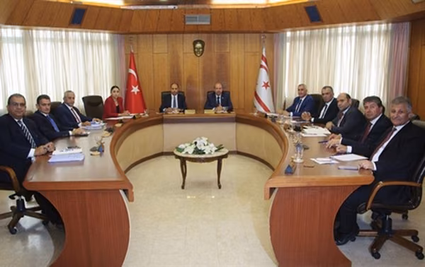 Bakanlar Kurulu Kamuda İdari İzinleri 10 Nisan'a Kadar Uzattı. Okullar ve İşyerleri de Kapalı Olacak