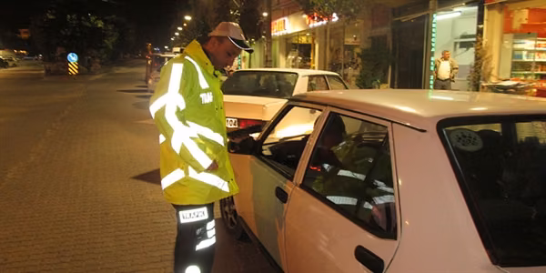 672 Aracı Kontrol Eden Polis 153 Sürücüye Ceza Kesti, Bir Aracı Da Trafikten Men Etti