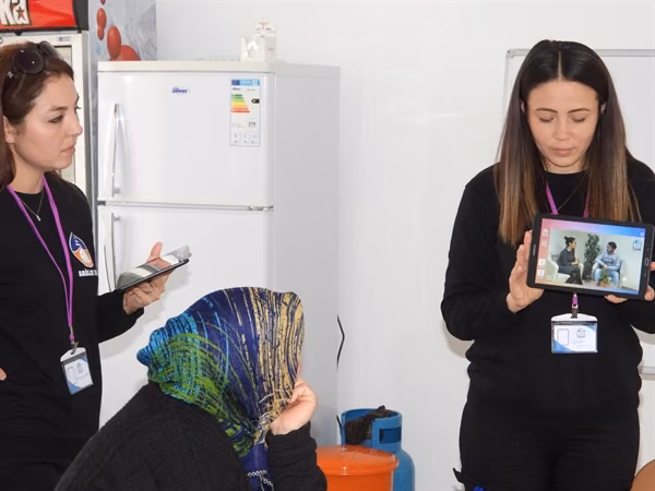 İskele’ye Bağlı Ardahan Köyündeki Kadınlara ‘Manne’ Anlatıldı