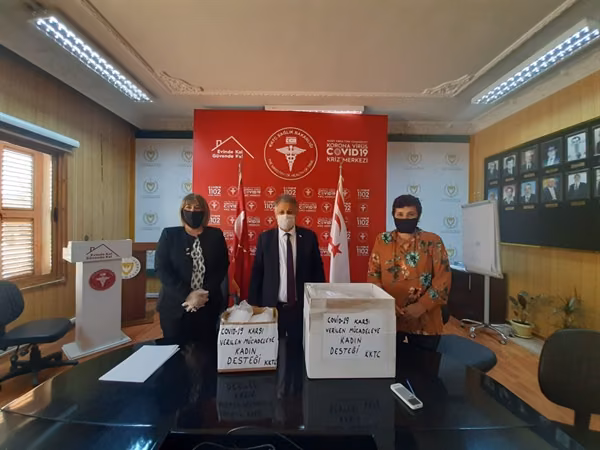 Terzi Kadınlar 800 Maskeyi Sağlık Bakanlığına Teslim Etti