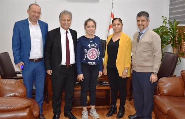 Sağlık Bakanı Pilli Skolyoz Ameliyatı Geçiren Kırıkkaleli’yi Kabul Etti
