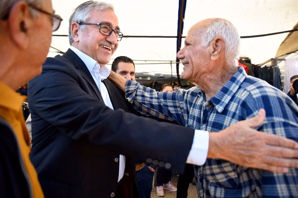 Akıncı İskele’yi Ziyaret Ederek Esnaf ve Vatandaşlarla Sohbet Etti