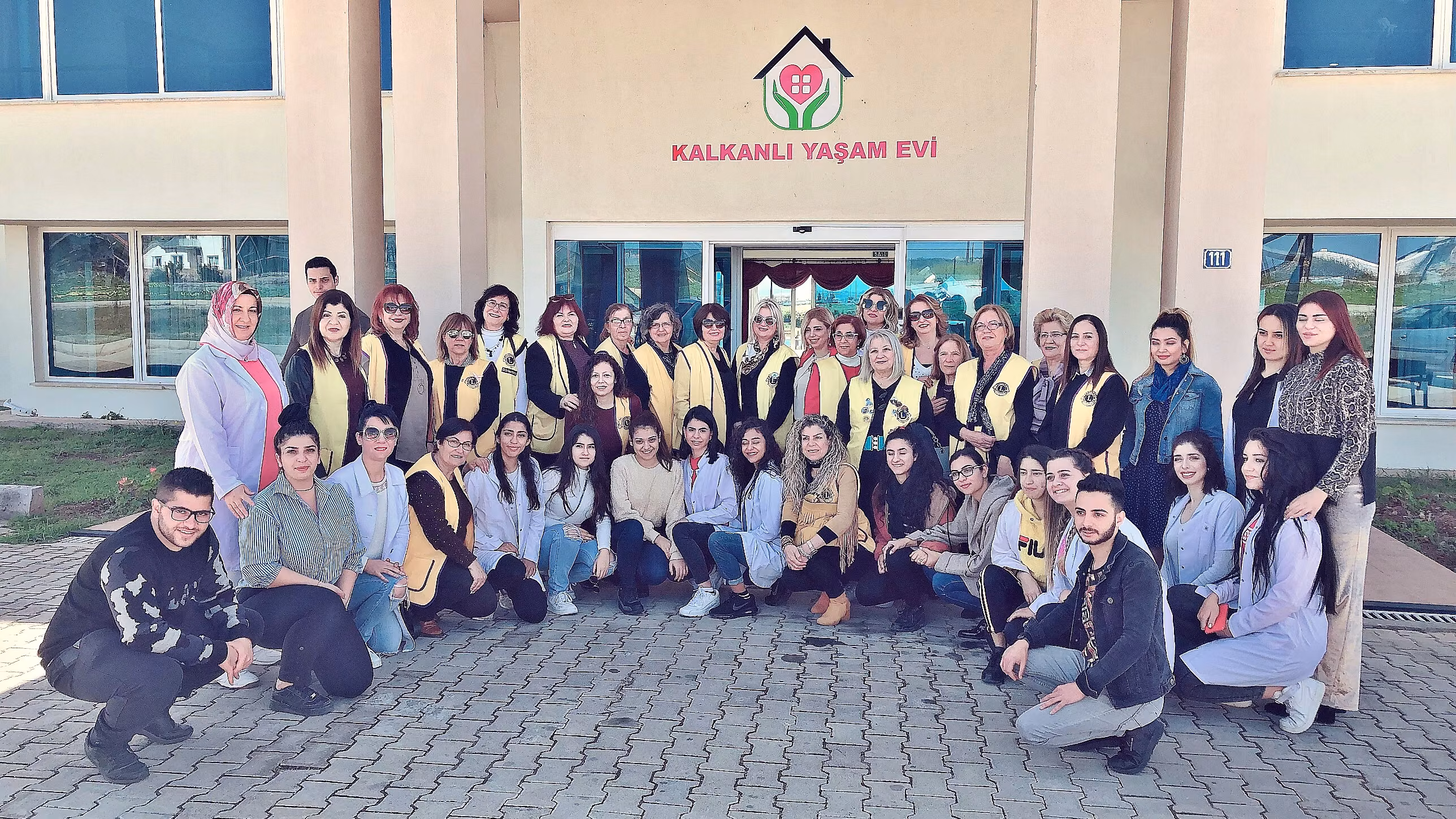 Yakın Doğu Üniversitesi Öğrencilerinden Yaşlılar Haftasında Yaşlılara Saç Ve Cilt Bakımı…