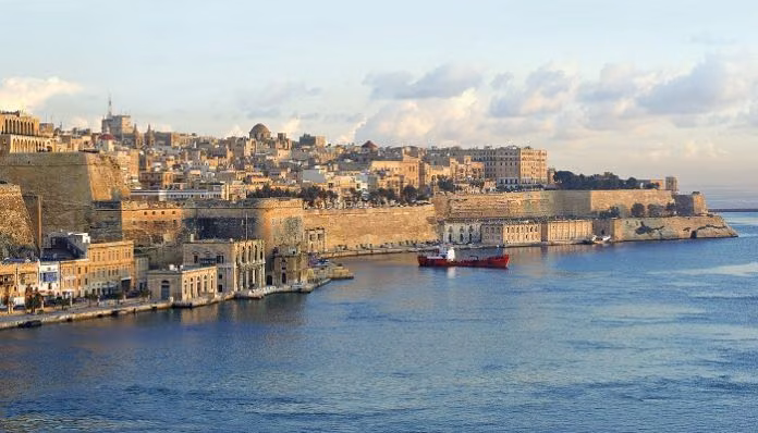 Aşısız Turistleri Ülkeye Almama Kararından Vazgeçti