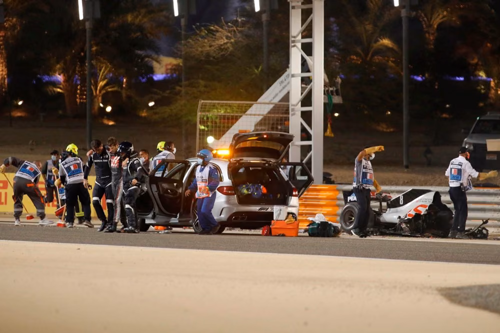 Formula 1'de Korkunç Kaza: Romain Grosjean'ın Aracı İkiye Bölünerek Alev Aldı