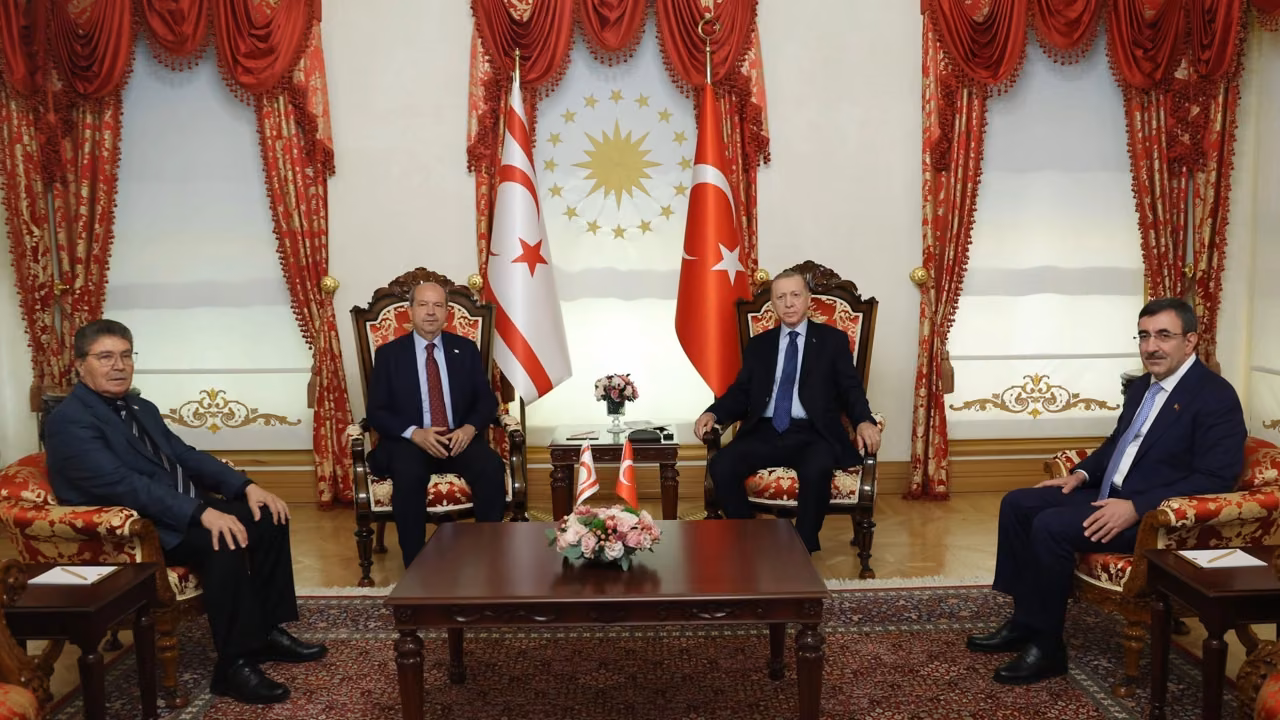 Başbakan Üstel: Kıbrıs Konusu ile Enerji, Sağlık, Ulaştırma ve Eğitim Alanlarında Yapılacak Yeni Yatırımları Ele Aldık