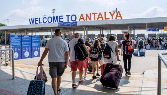 Antalya’ya Bir Saatte Kaç Rus Turist Geliyor?