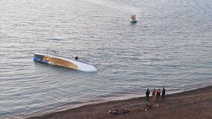 Düzensiz Göçmenleri Taşıyan Tekne Van Gölü'nde Battı
