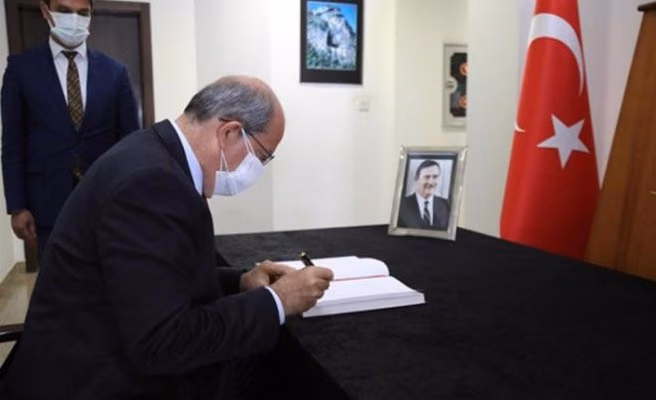 Cumhurbaşkanı Tatar, Akbulut’un Vefatı Nedeniyle Açılan Taziye Defterini İmzaladı