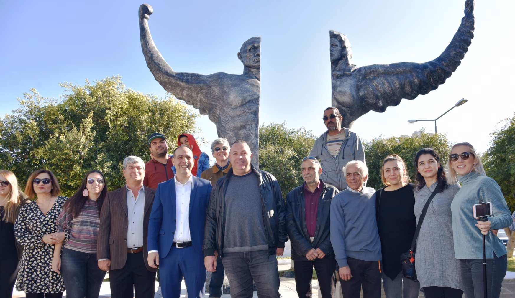 Lefkoşa’ya Demokrasi Meydanı Ve Demokrasi Heykeli