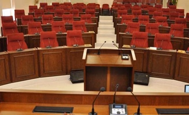 Meclis Toplantısı Greve Takıldı