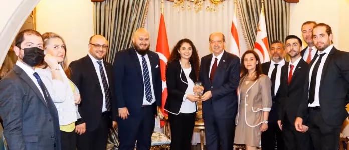 CUMHURBAŞKANI TATAR, TC GENÇ GİRİŞİMCİLER DERNEĞİ’NİN SENATO BAŞKANINI VE BERABERİNDEKİ HEYETİ KABUL ETTİ